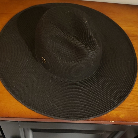 sun n sand Accessories - Nice wide brim black hat good condition not floppy